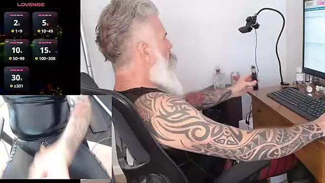 Snapshot of njdbear chatting on February 2025 08:36:01 PM njdbear online show from February 2025 08:36:01 PM