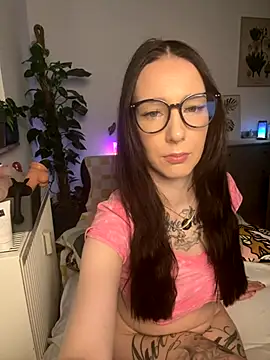 Snapshot of Trixie-Tainted chatting on September 2025 12:17:01 PM Trixie-Tainted online show from September 2025 12:17:01 PM