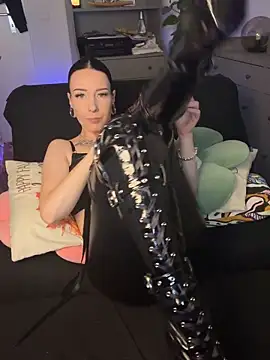 Snapshot of Trixie-Tainted chatting on October 2025 04:11:01 PM Trixie-Tainted online show from October 2025 04:11:01 PM