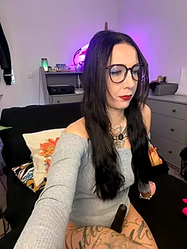 Snapshot of Trixie-Tainted chatting on November 2025 05:11:01 PM Trixie-Tainted online show from November 2025 05:11:01 PM