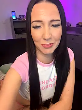 Snapshot of Trixie-Tainted chatting on November 2025 06:18:01 PM Trixie-Tainted online show from November 2025 06:18:01 PM