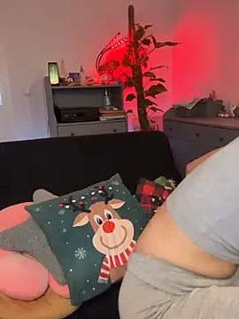 Snapshot of Trixie-Tainted chatting on December 2025 05:10:02 PM Trixie-Tainted online show from December 2025 05:10:02 PM