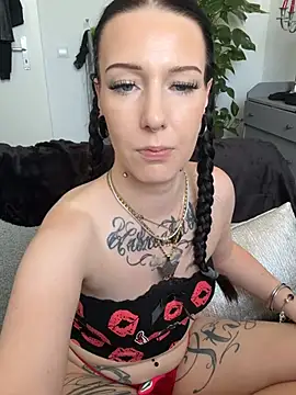 Trixie-Tainted online show from July 2026 02:45:01 PM