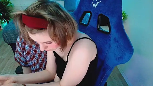 Snapshot of CranberryHot chatting on October 2025 10:27:01 AM CranberryHot online show from October 2025 10:27:01 AM