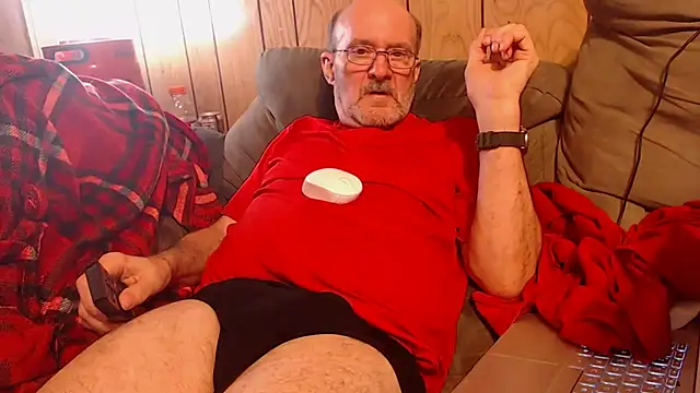Snapshot of snickers1 chatting on May 2026 01:52:02 PM snickers1 online show from May 2026 01:52:02 PM