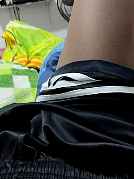 Snapshot of Jheronn28 chatting on October 2025 01:06:01 AM Jheronn28 online show from October 2025 01:06:01 AM