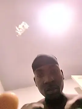 Snapshot of Jheronn28 chatting on March 2026 04:07:02 AM Jheronn28 online show from March 2026 04:07:02 AM