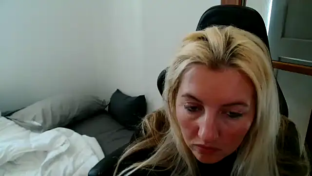 Mllesha74000 online show from April 2026 01:01:01 PM