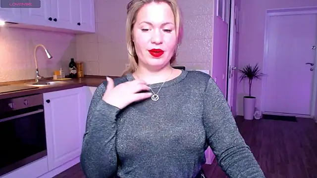 Snapshot of HotTiffani chatting on January 2025 09:36:02 AM HotTiffani online show from January 2025 09:36:02 AM