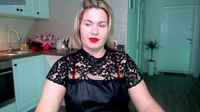 Snapshot of HotTiffani chatting on February 2025 08:39:02 AM HotTiffani online show from February 2025 08:39:02 AM