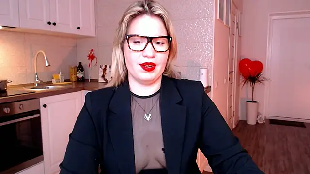 Snapshot of HotTiffani chatting on February 2025 06:07:02 AM HotTiffani online show from February 2025 06:07:02 AM