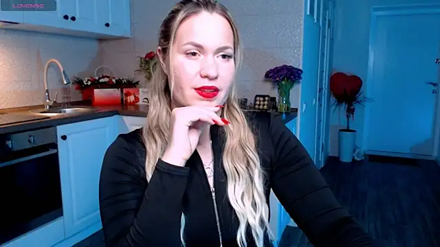 Snapshot of HotTiffani chatting on March 2025 03:09:02 PM HotTiffani online show from March 2025 03:09:02 PM