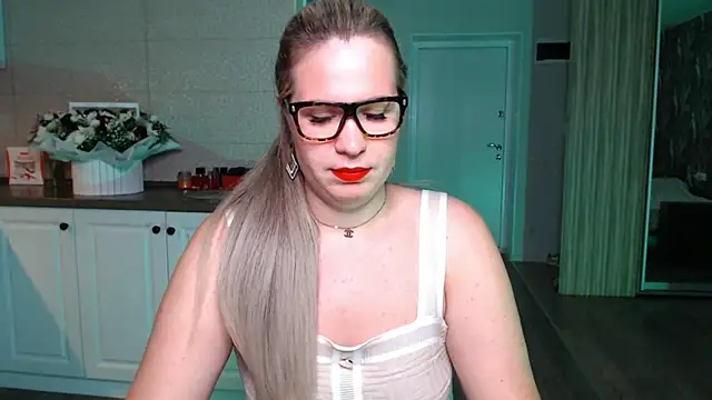 Snapshot of HotTiffani chatting on September 2025 03:11:02 PM HotTiffani online show from September 2025 03:11:02 PM