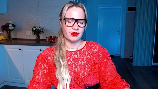 Snapshot of HotTiffani chatting on September 2025 03:37:01 PM HotTiffani online show from September 2025 03:37:01 PM