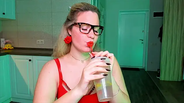 Snapshot of HotTiffani chatting on October 2025 07:06:01 AM HotTiffani online show from October 2025 07:06:01 AM