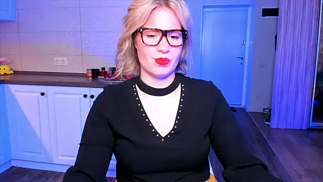 Snapshot of HotTiffani chatting on October 2025 08:23:02 AM HotTiffani online show from October 2025 08:23:02 AM