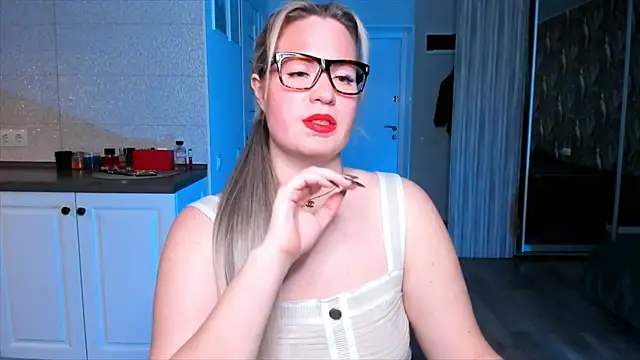 Snapshot of HotTiffani chatting on October 2025 08:26:02 AM HotTiffani online show from October 2025 08:26:02 AM