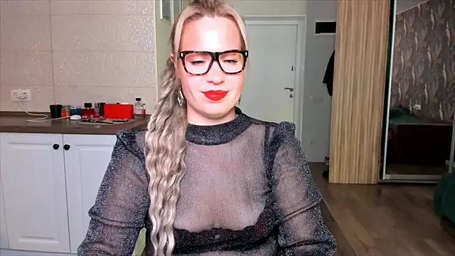 Snapshot of HotTiffani chatting on October 2025 08:48:01 AM HotTiffani online show from October 2025 08:48:01 AM