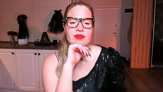 Snapshot of HotTiffani chatting on October 2025 12:33:01 PM HotTiffani online show from October 2025 12:33:01 PM