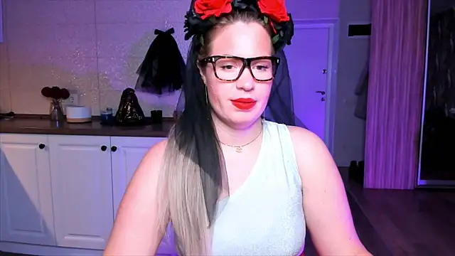 Snapshot of HotTiffani chatting on October 2025 10:52:02 AM HotTiffani online show from October 2025 10:52:02 AM