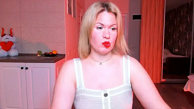 Snapshot of HotTiffani chatting on November 2025 05:46:01 PM HotTiffani online show from November 2025 05:46:01 PM