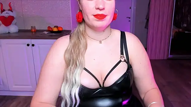 Snapshot of HotTiffani chatting on November 2025 03:59:01 PM HotTiffani online show from November 2025 03:59:01 PM