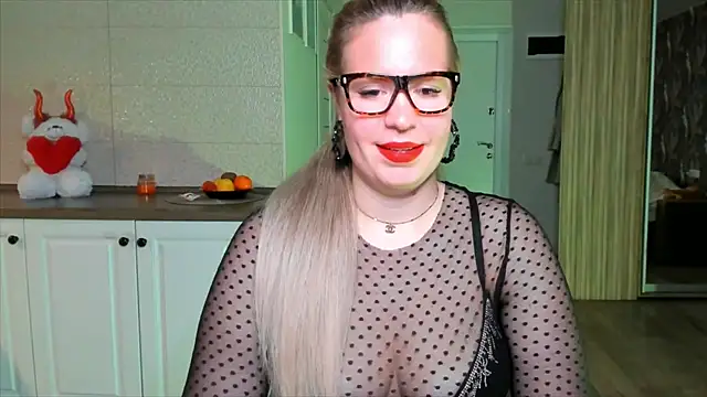 Snapshot of HotTiffani chatting on November 2025 07:12:01 AM HotTiffani online show from November 2025 07:12:01 AM