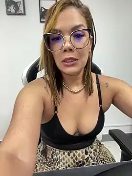 Snapshot of KellyBrooklyn_ chatting on January 2025 04:06:01 PM KellyBrooklyn online show from January 2025 04:06:01 PM