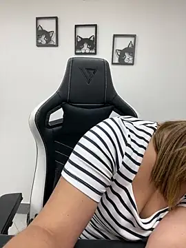 Snapshot of KellyBrooklyn_ chatting on March 2025 01:15:01 PM KellyBrooklyn online show from March 2025 01:15:01 PM