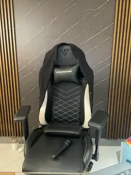 Snapshot of KellyBrooklyn_ chatting on October 2025 03:14:02 PM KellyBrooklyn online show from October 2025 03:14:02 PM