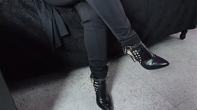  Jade 16 online show from December 2025 12:00:01 PM