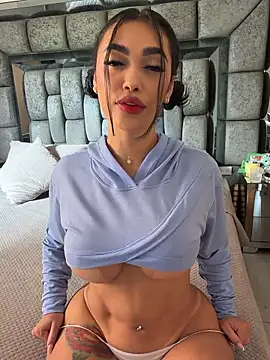 Snapshot of emma_andrew1 chatting on January 2026 04:33:02 PM emma andrew1 online show from January 2026 04:33:02 PM