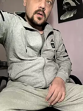 Snapshot of DanielOhCool chatting on December 2024 04:17:01 PM DanielOhCool online show from December 2024 04:17:01 PM