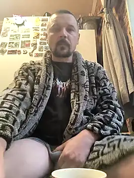 Snapshot of DanielOhCool chatting on October 2025 06:33:01 AM DanielOhCool online show from October 2025 06:33:01 AM