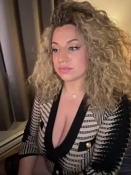 Snapshot of miamellycious chatting on November 2025 05:39:02 AM miamellycious online show from November 2025 05:39:02 AM