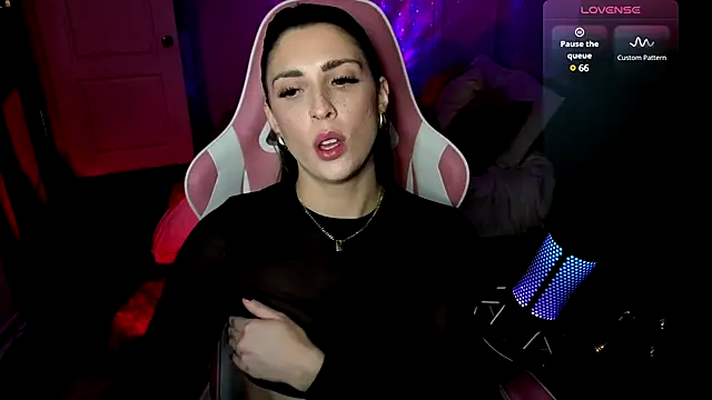 Snapshot of queenxlexy chatting on January 2025 09:46:02 PM queenxlexy online show from January 2025 09:46:02 PM