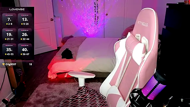 Snapshot of queenxlexy chatting on January 2025 10:37:01 PM queenxlexy online show from January 2025 10:37:01 PM