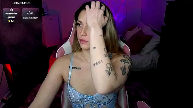 Snapshot of queenxlexy chatting on January 2025 05:56:01 PM queenxlexy online show from January 2025 05:56:01 PM