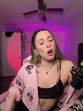 Snapshot of queenxlexy chatting on February 2025 07:33:02 PM queenxlexy online show from February 2025 07:33:02 PM