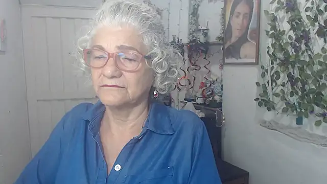 Snapshot of FunnyGrandma chatting on October 2025 11:31:02 PM FunnyGrandma online show from October 2025 11:31:02 PM