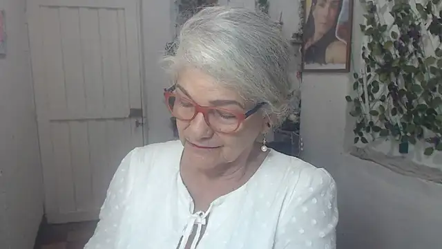 Snapshot of FunnyGrandma chatting on October 2025 03:53:02 AM FunnyGrandma online show from October 2025 03:53:02 AM