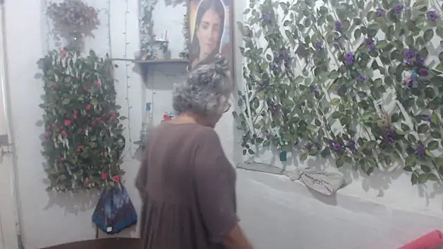 Snapshot of FunnyGrandma chatting on November 2025 10:20:02 PM FunnyGrandma online show from November 2025 10:20:02 PM