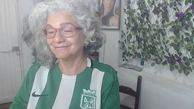 Snapshot of FunnyGrandma chatting on November 2025 01:26:02 AM FunnyGrandma online show from November 2025 01:26:02 AM