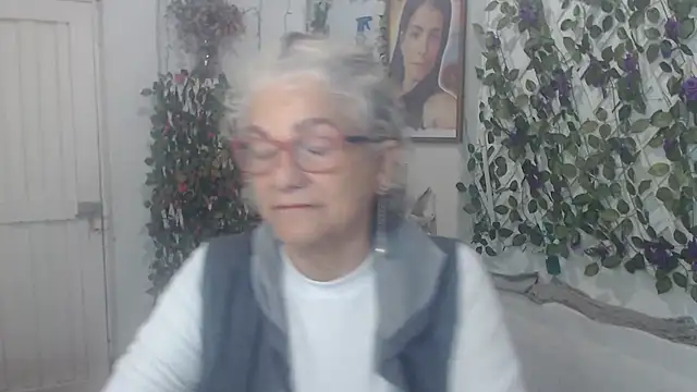 Snapshot of FunnyGrandma chatting on November 2025 04:29:02 AM FunnyGrandma online show from November 2025 04:29:02 AM