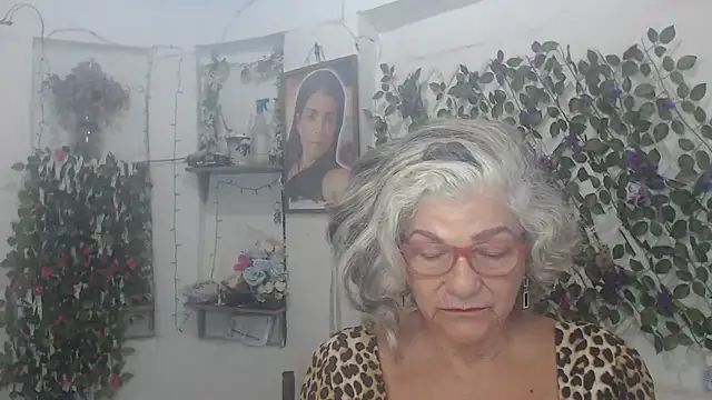 Snapshot of FunnyGrandma chatting on November 2025 02:33:01 AM FunnyGrandma online show from November 2025 02:33:01 AM