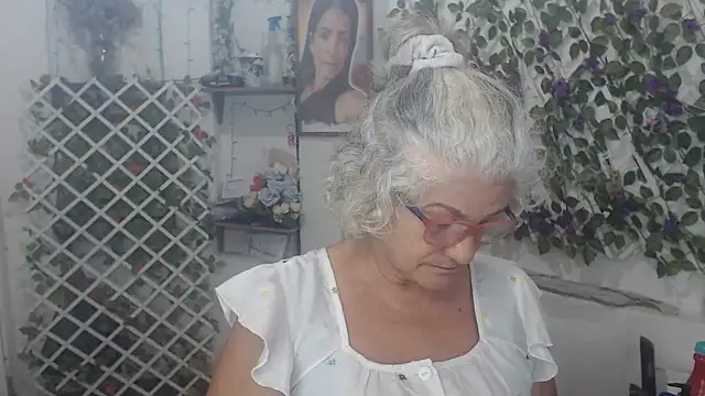 Snapshot of FunnyGrandma chatting on November 2025 10:31:01 PM FunnyGrandma online show from November 2025 10:31:01 PM