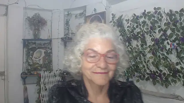 Snapshot of FunnyGrandma chatting on November 2025 11:40:02 PM FunnyGrandma online show from November 2025 11:40:02 PM