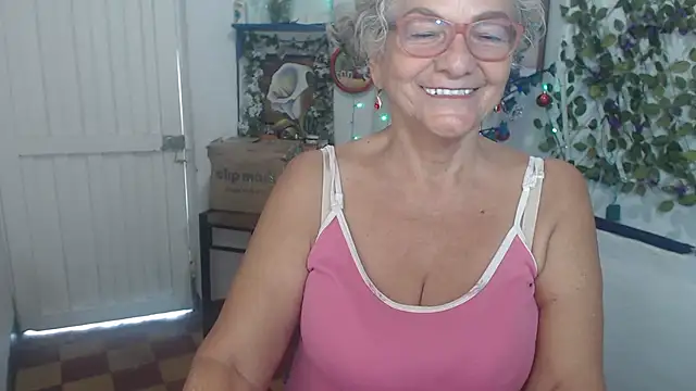 Snapshot of FunnyGrandma chatting on December 2025 07:53:02 PM FunnyGrandma online show from December 2025 07:53:02 PM