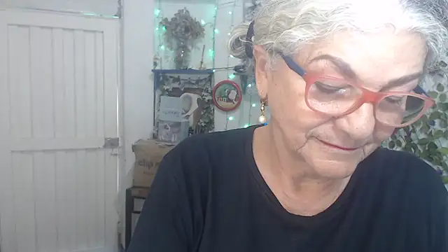 Snapshot of FunnyGrandma chatting on December 2025 09:41:02 PM FunnyGrandma online show from December 2025 09:41:02 PM