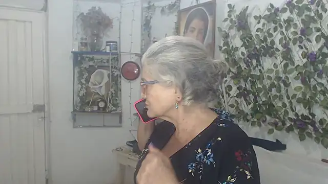 FunnyGrandma online show from February 2026 12:04:02 AM
